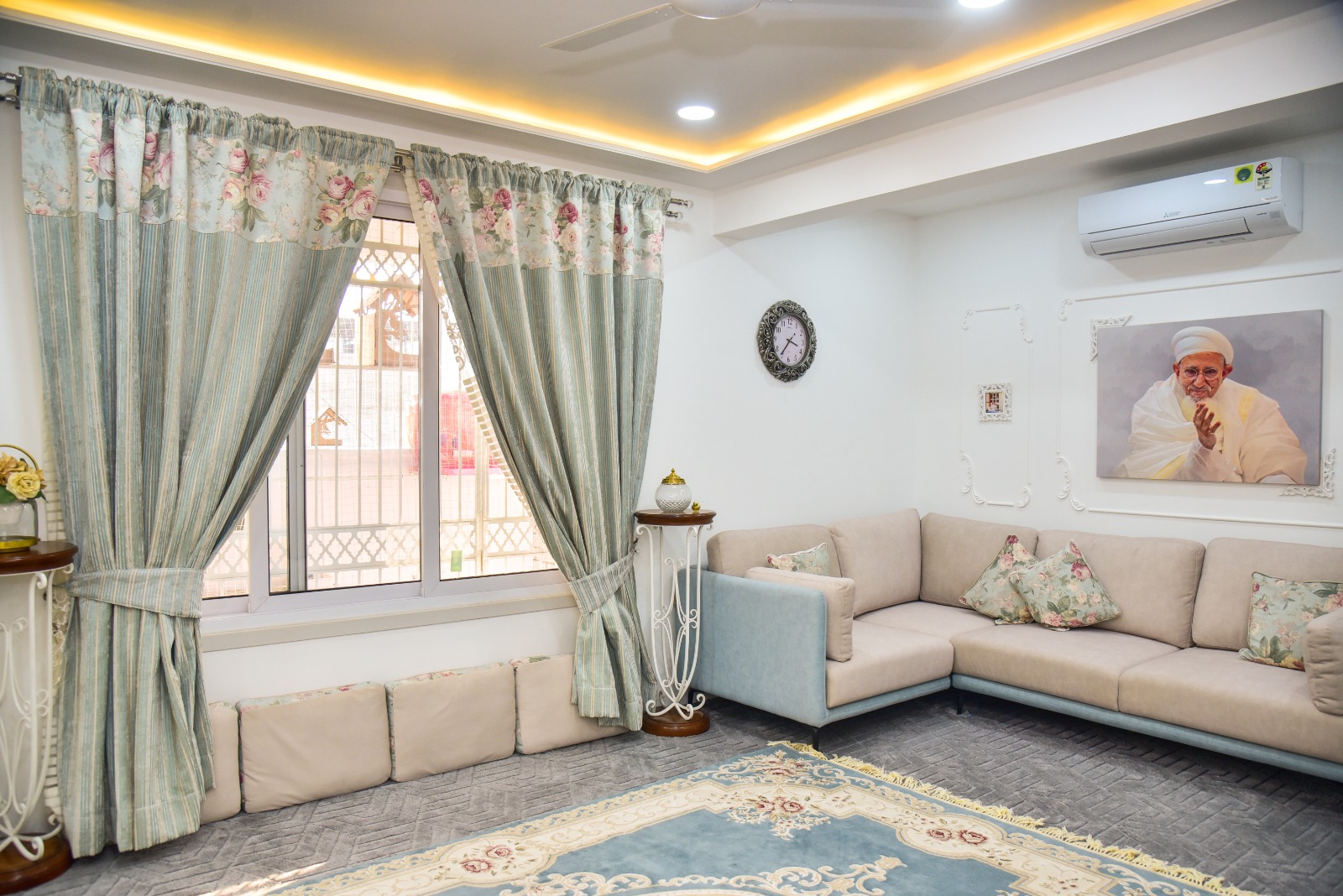 Warm custom-designed living room at Zakavi Home